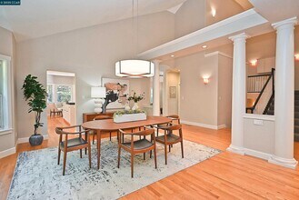 421 Twin Oaks Ln in Walnut Creek, CA - Building Photo - Building Photo