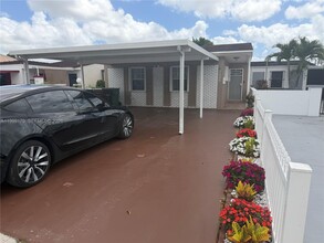 1486 W 72nd St in Hialeah, FL - Building Photo - Building Photo