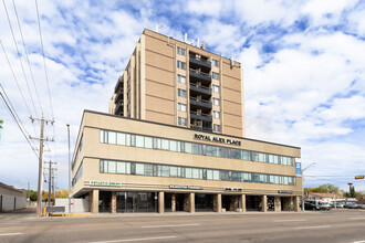 Kingsway Lofts & Apartments in Edmonton, AB - Building Photo - Primary Photo