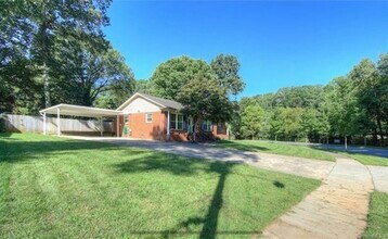 1322 Tarrington Ave in Charlotte, NC - Building Photo - Building Photo