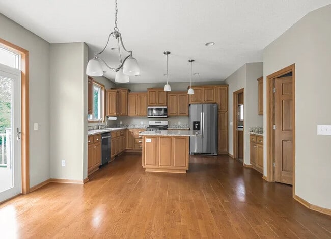10543 Noble Cir N in Minneapolis, MN - Building Photo - Building Photo