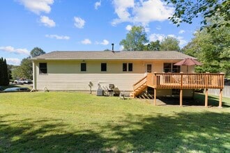 33 Big Spruce Ln in West Haven, CT - Building Photo - Building Photo