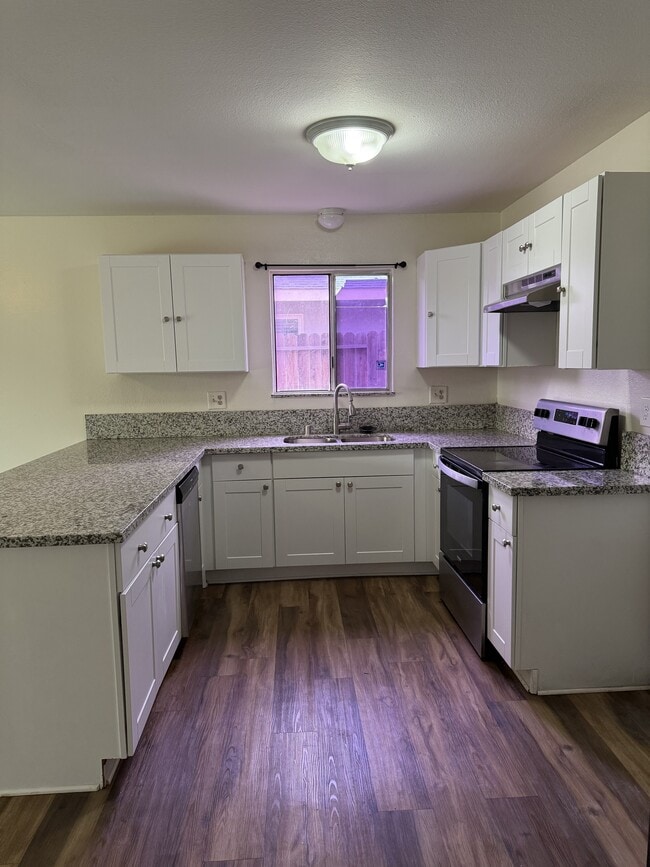 683 Alpine Ave in Manteca, CA - Building Photo - Building Photo