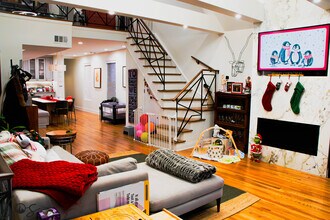 1023 N Winchester Ave, Unit 2 in Chicago, IL - Foto de edificio - Building Photo