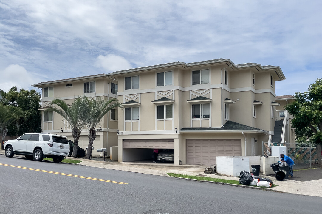 Green Thurston Condominiums in Honolulu, HI - Building Photo