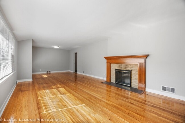 329 E 8th Ave in Naperville, IL - Building Photo - Building Photo