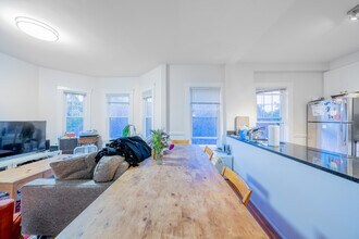 37 Magoun St, Unit 3 in Cambridge, MA - Building Photo - Building Photo
