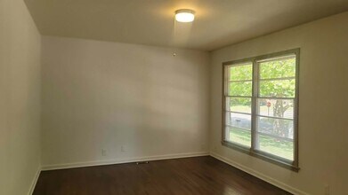 2307 S Broadview St in Wichita, KS - Building Photo - Building Photo