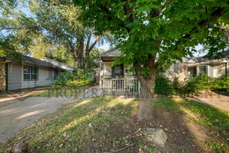 1763 N Woodrow Ct in Wichita, KS - Foto de edificio - Building Photo