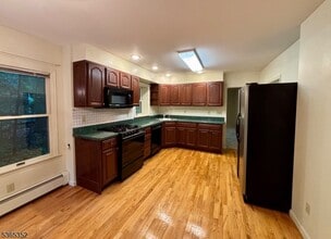22 Hillcrest Rd in Warren, NJ - Building Photo - Building Photo