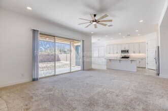 8723 W Vista Ave in Glendale, AZ - Building Photo - Building Photo