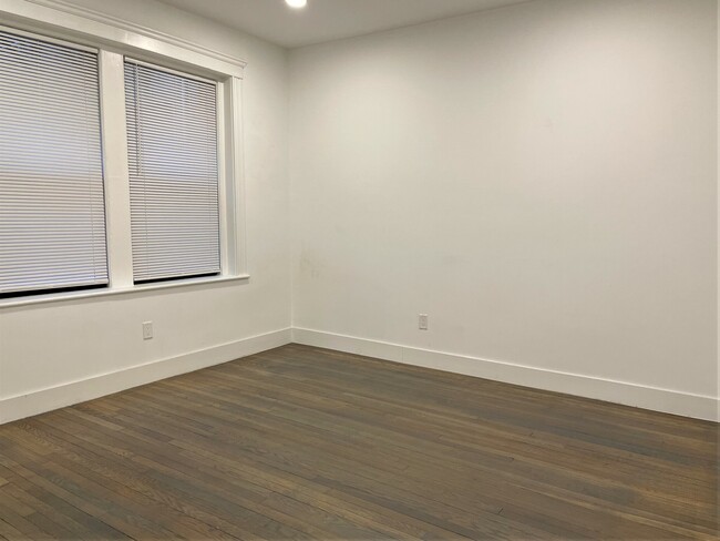 11 Peterborough St, Unit 5 in Boston, MA - Foto de edificio - Building Photo