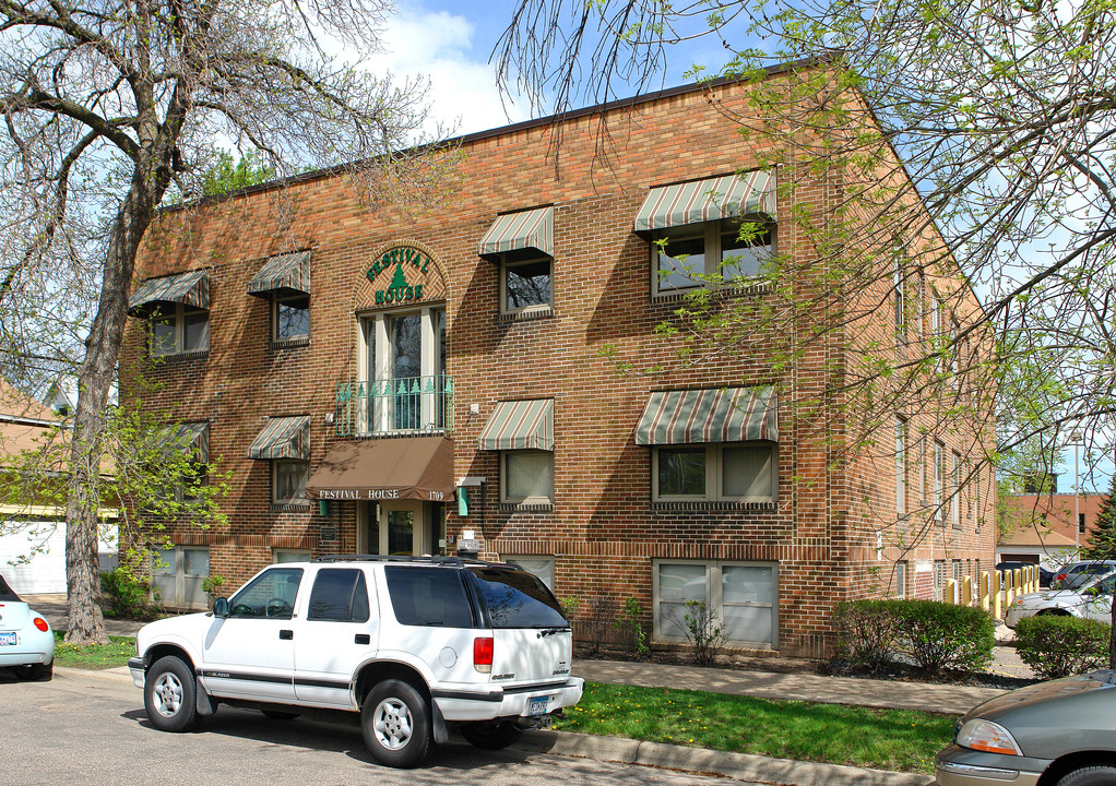 1709 Shields Ave in St. Paul, MN - Building Photo