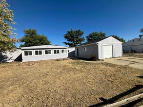1111 Glen Dale Cir in Dacono, CO - Foto de edificio - Building Photo