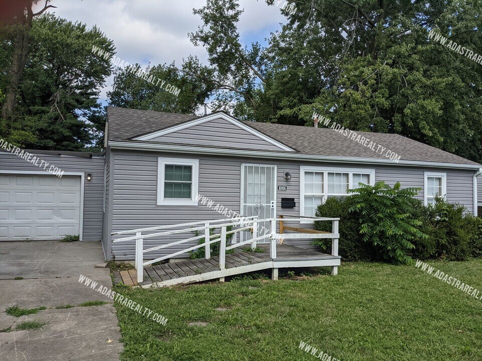10006 Drury Ave in Kansas City, MO - Building Photo