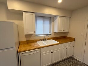 6035 Oakwood Ave, Unit 6035 Oakwood Apt. 2 in Cincinnati, OH - Building Photo - Building Photo