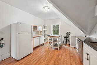 195 Riveredge Rd in Tenafly, NJ - Building Photo - Building Photo