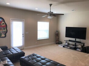 8877 White Ibis Way in Navarre, FL - Building Photo - Building Photo