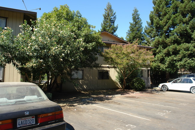 Woodside Terrace in Chico, CA - Building Photo - Building Photo