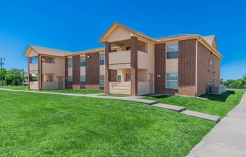 Cathy's Pointe Apartments in Amarillo, TX - Foto de edificio - Building Photo