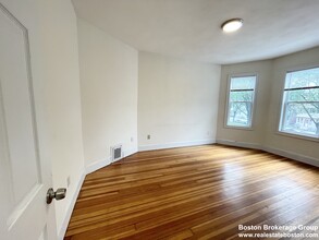 31 Edison Grn, Unit 1 in Boston, MA - Building Photo - Building Photo