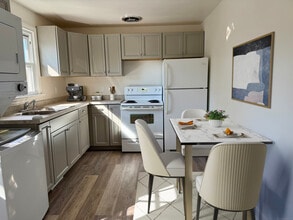 11 Emerson St in Norwalk, CT - Foto de edificio - Building Photo