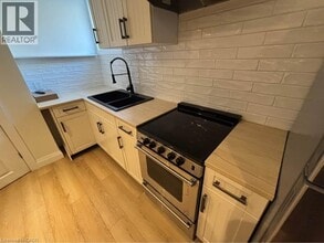 4 Bankfield Cres in Stoney Creek, ON - Building Photo - Building Photo