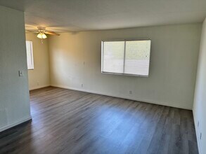 10933 Moorpark St in North Hollywood, CA - Building Photo - Building Photo