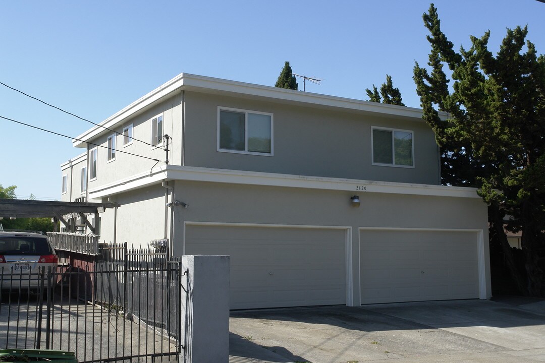 2420 Humboldt Ave in Oakland, CA - Building Photo