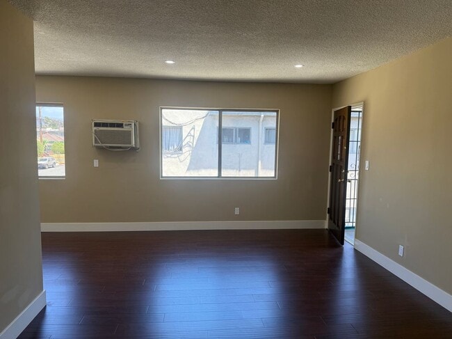 property at 600 E Acacia Ave
