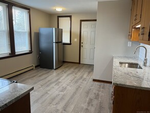 70 Parker Ave-Unit -3N in Meriden, CT - Foto de edificio - Building Photo