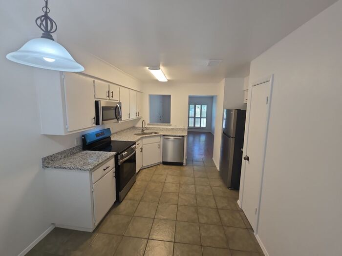 1104 Columbia Ave in San Marcos, TX - Building Photo