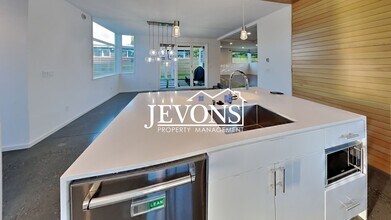 2840 22nd Ave W in Seattle, WA - Building Photo - Building Photo