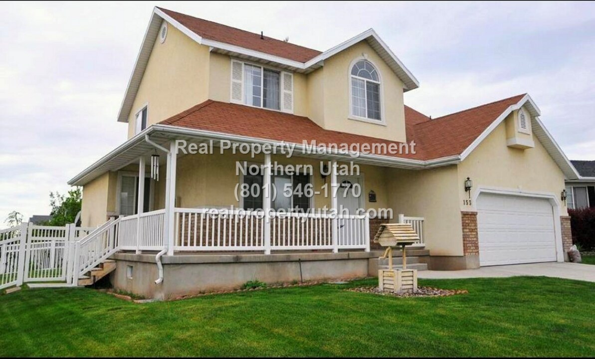 153 E 2400 S in Clearfield, UT - Building Photo