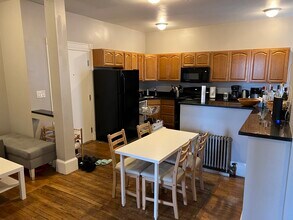 1066 Commonwealth Ave, Unit 41 in Boston, MA - Foto de edificio - Building Photo