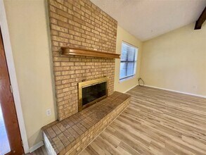 706 Heritage Trail in Granbury, TX - Foto de edificio - Building Photo