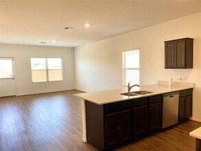 938 Circle Wy in Jarrell, TX - Building Photo - Building Photo