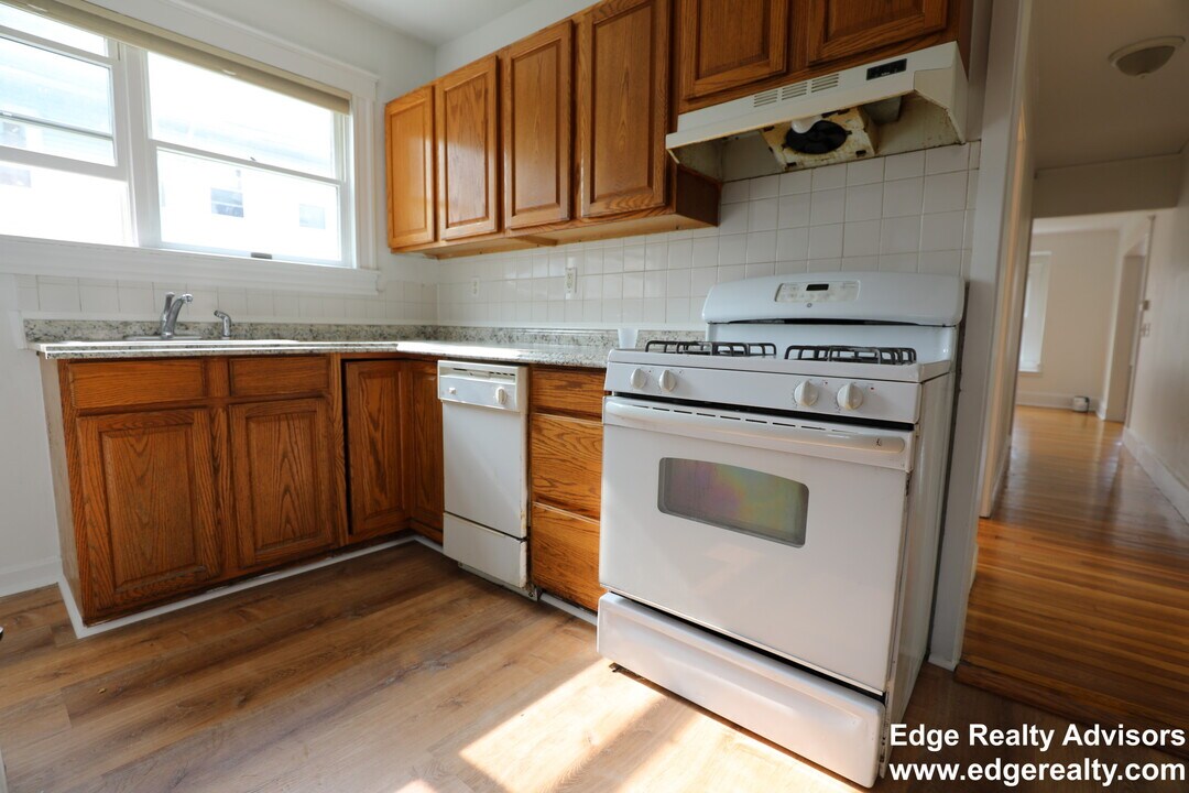 33 Claymoss Rd, Unit 1 in Boston, MA - Building Photo