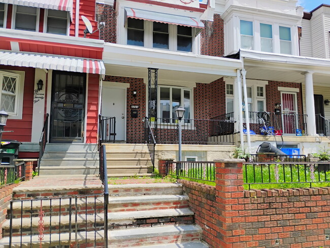 property at 5723 N Woodstock St