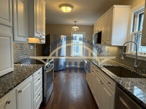 6225 N Lydell Ave in Whitefish Bay, WI - Building Photo - Building Photo