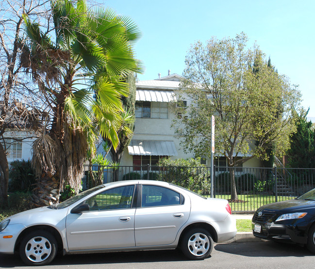 5522 Willow Crest Ave in North Hollywood, CA - Building Photo - Building Photo