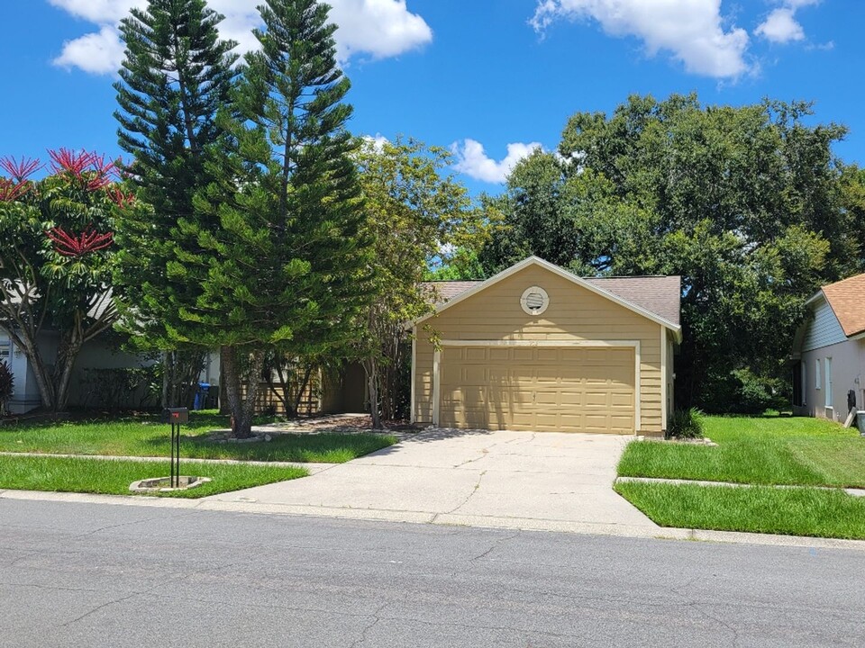 2012 Chelam Way in Brandon, FL - Building Photo