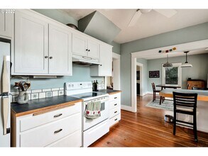 693 W 10th Ave in Eugene, OR - Building Photo - Building Photo