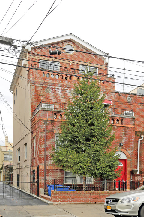 19-24 23rd Ave in Astoria, NY - Building Photo