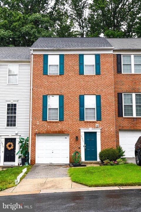 8417 Old Colony Dr S in Upper Marlboro, MD - Foto de edificio