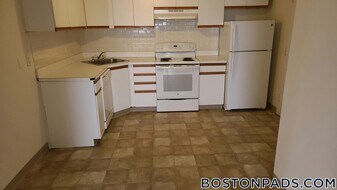20 Riverside St, Unit 3-2 in Watertown, MA - Building Photo