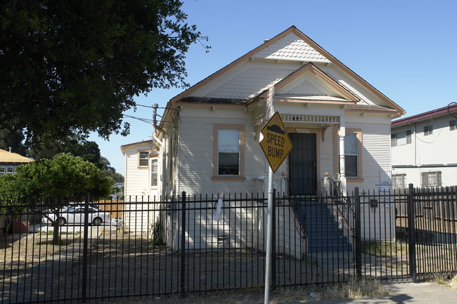 3209-3219 Brookdale Ave in Oakland, CA - Foto de edificio - Building Photo