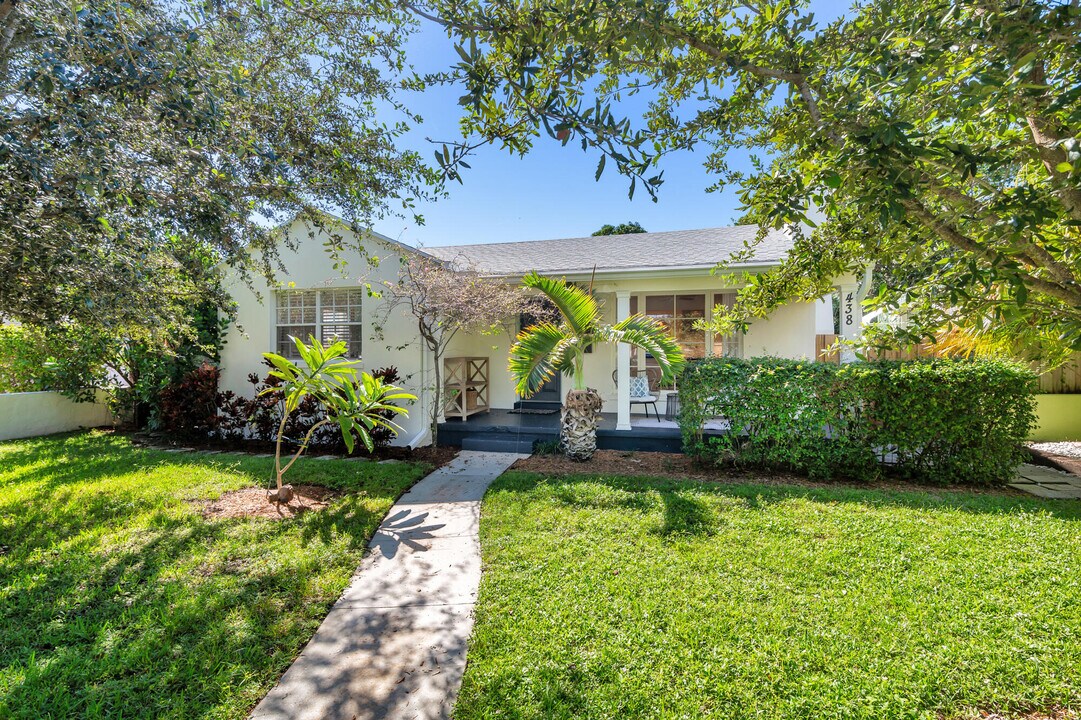 438 38th St in West Palm Beach, FL - Building Photo