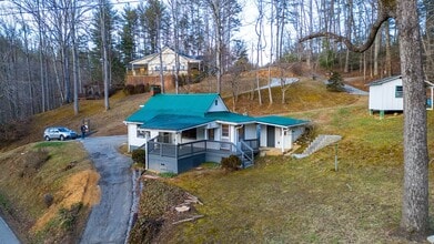 1239 E Fork Rd in Sylva, NC - Building Photo - Building Photo