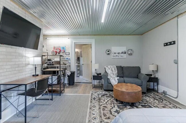 property at 404 N Washington St